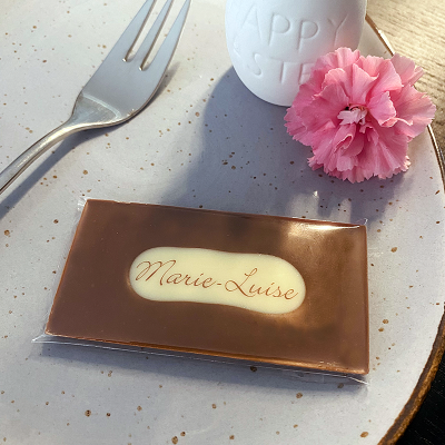 Minitafel 8x4cm Tischkarte aus Schokolade mit Gastnamen handgegossen